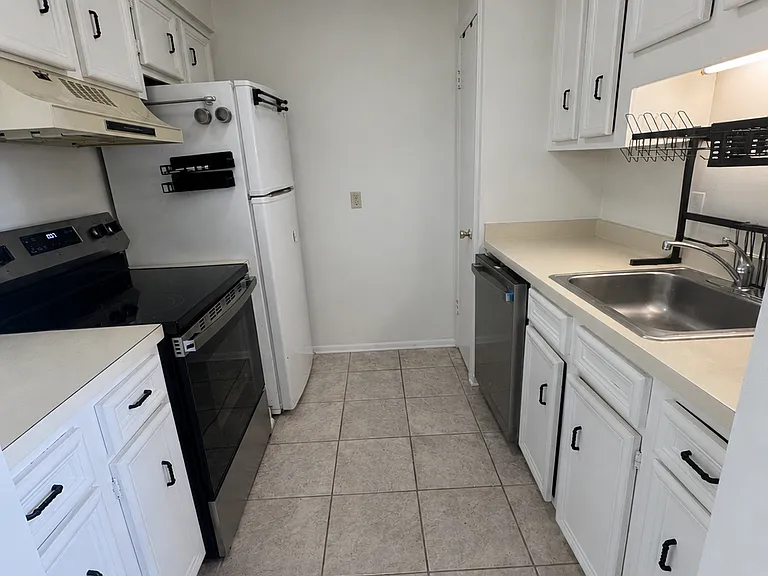 Riverbend Dr — Photo 15