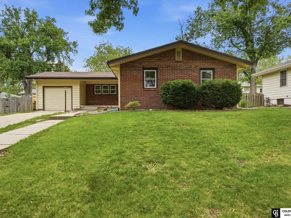 900 Northborough Ln, Lincoln, NE 68505