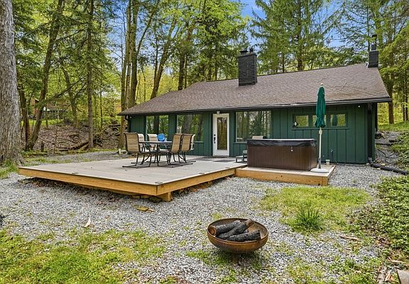 4th image of 2589 Beechwood Rd