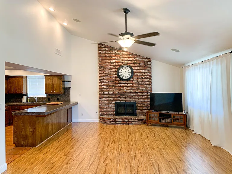 8905 Campus Park Ct — Photo 7