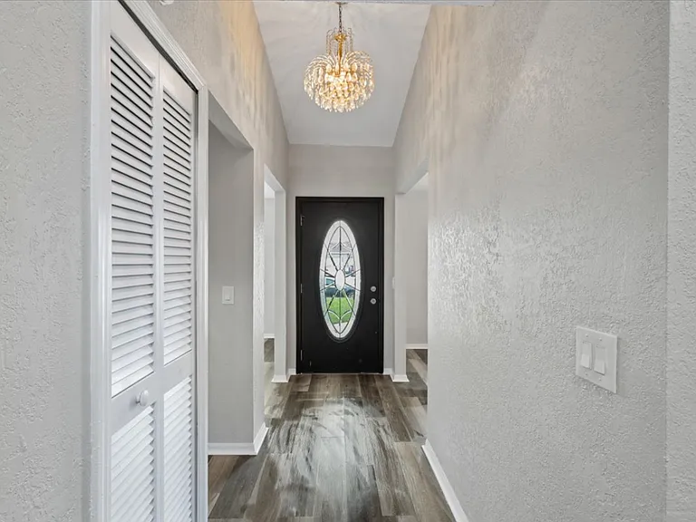 2024 SW Monterrey Ln — Photo 4