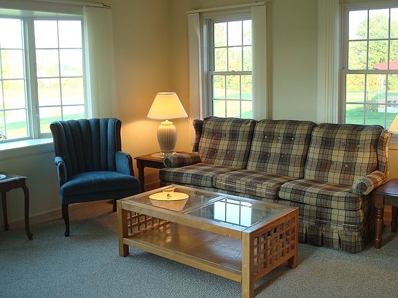 SUNROOM W/VAULTED CEILING