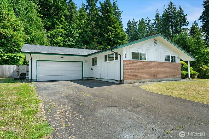 2nd image of 400 Fairway Drive