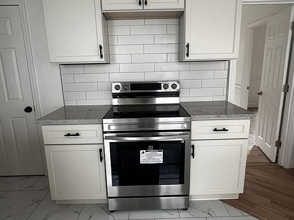 5th image of 19 Reeves St
