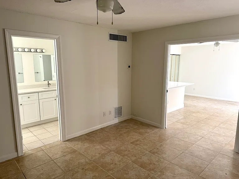 629 Executive Center Dr #J103 — Photo 7