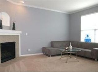 1652 Dogwood Ln, Hanover Park, IL 60133