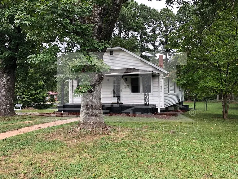609 Windsor St — Photo 3