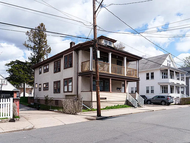 8 Niles St #2D — Photo 2