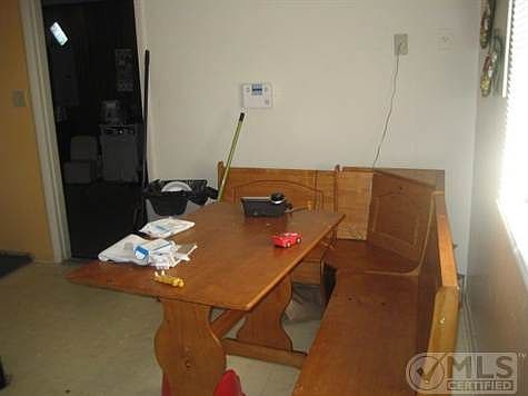 3rd image of 2913 Oakwood Dr