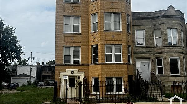1st image of 4430 W Congress Pkwy APT 2