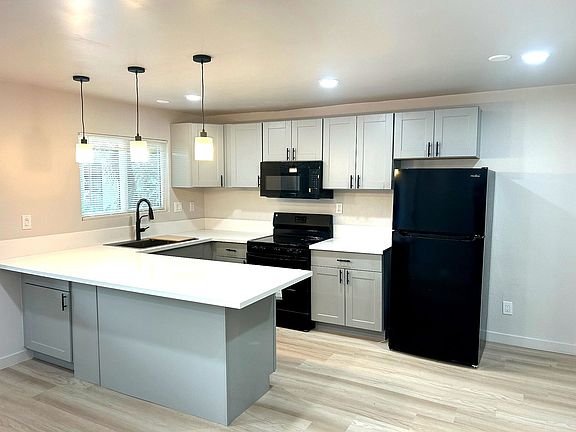 2nd image of 4343-4351 36th St #43-2