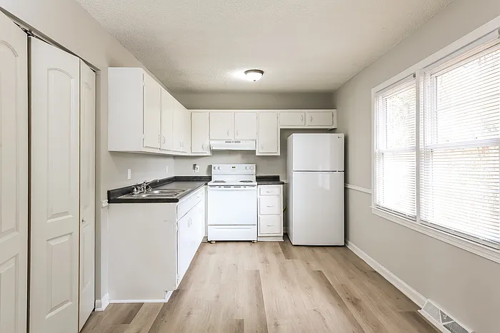 421 Sellwood Cir — Photo 4