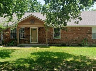 305 N Race St, Tioga, TX 76271