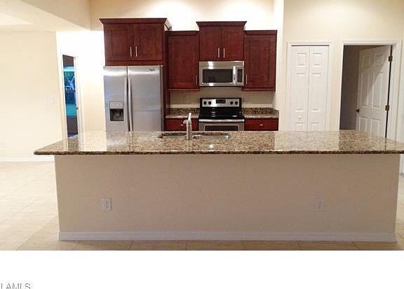 3rd image of 2413 SW 40th Ter