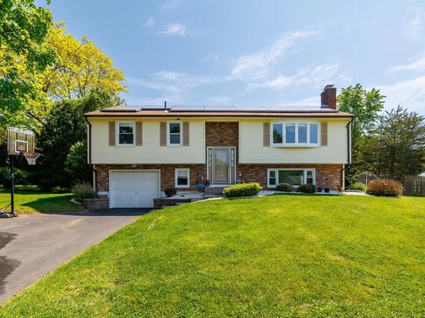 24 Hickory St, Feeding Hills, MA 01030