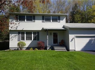 105 Whiskwood Ln, Minoa, NY 13116
