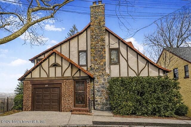 1st image of 27 Fort Hill Cir