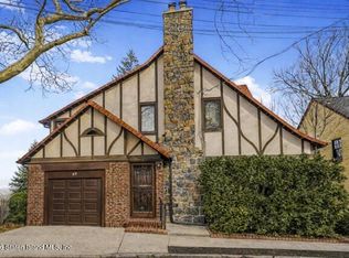 27 Fort Hill Cir, Staten Island, NY 10301