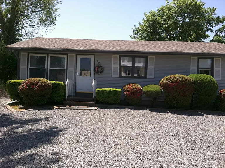 29 Stratford Ave — Photo 1