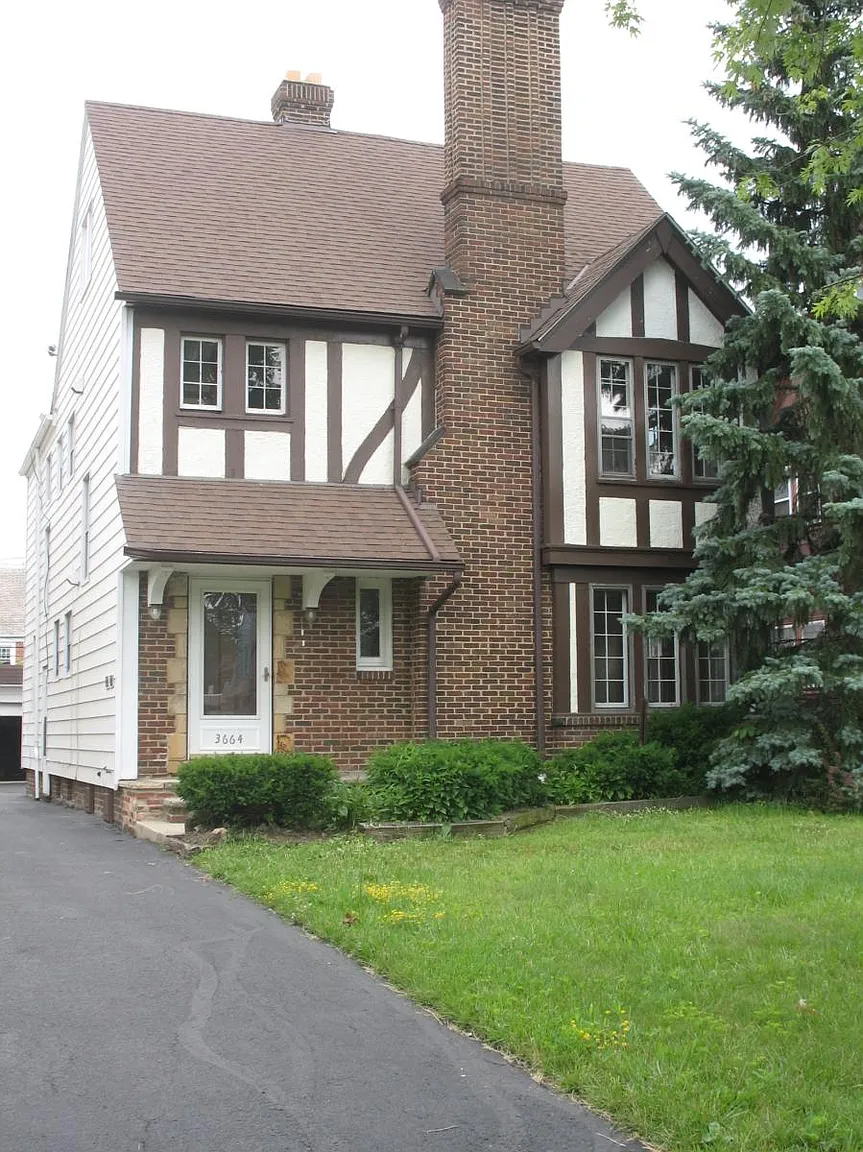 3664 Strathavon Rd photo 1