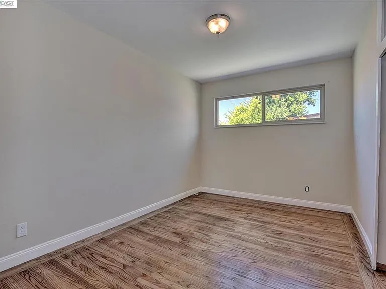 33128 Hemlock Dr — Photo 14