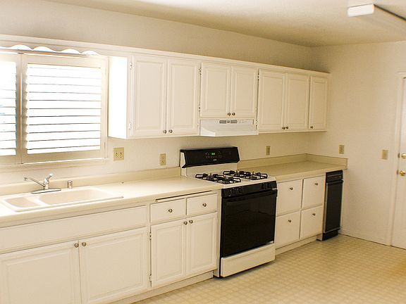 3rd image of 307 W 19th St