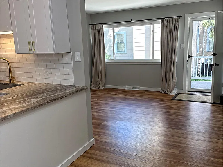 252 N Harvey St #1 — Photo 7