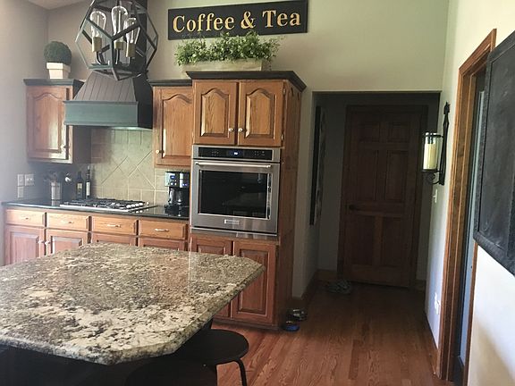 3rd image of 929 Jones Ln