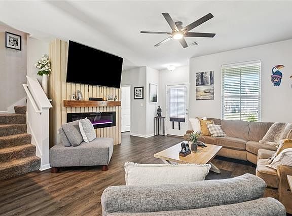 3rd image of 47528 Cathy Ln