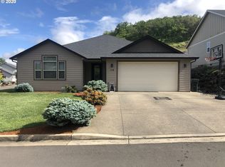 110 Oak Valley Loop, Winchester, OR 97495