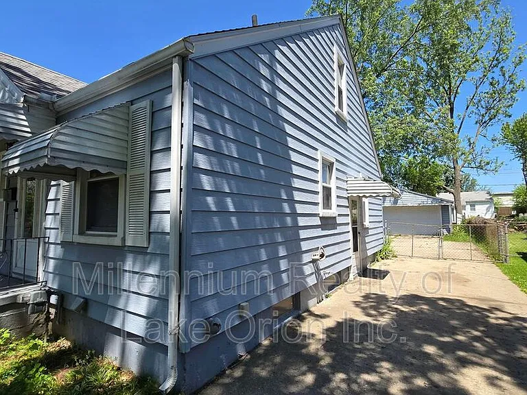 136 W Princeton Ave — Photo 33