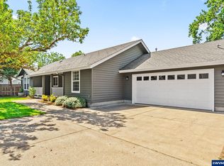 2449 Kalmia St, Eugene, OR 97404