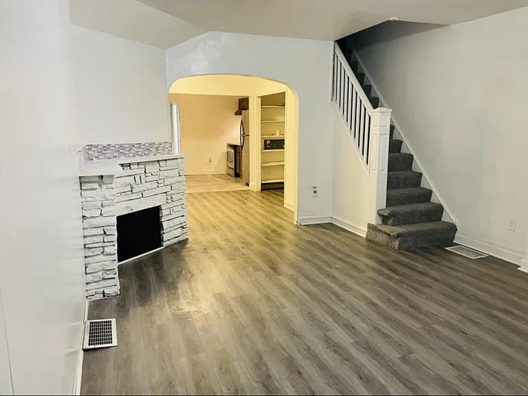 6533 Regent St — Photo 3