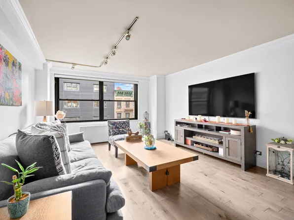225 East 57th Street image 1 of 7