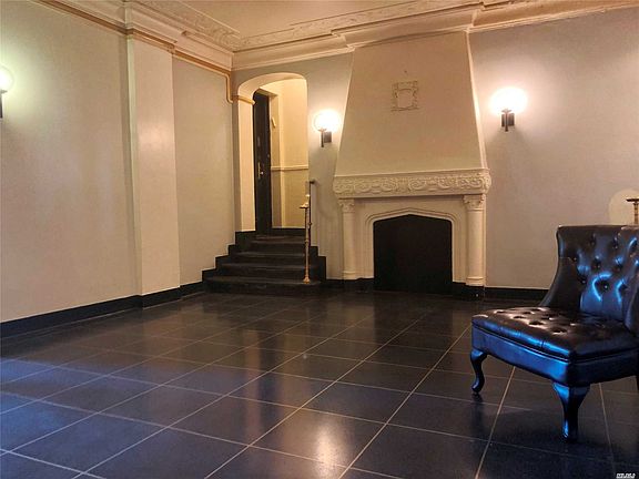 2nd image of 141 Woodmere Blvd APT 1A
