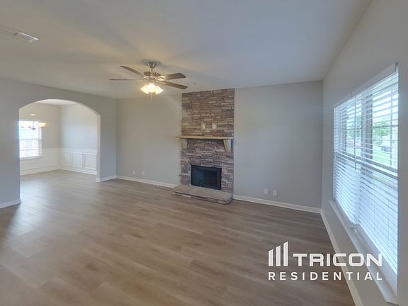 4th image of 3419 Tourmaline Dr