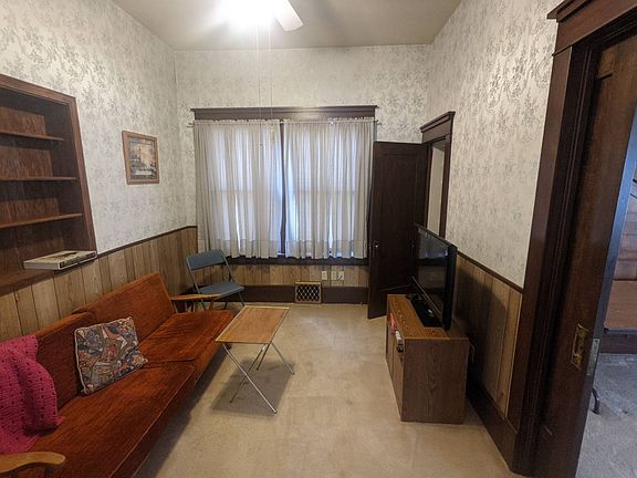 5th image of 309 N Walnut St