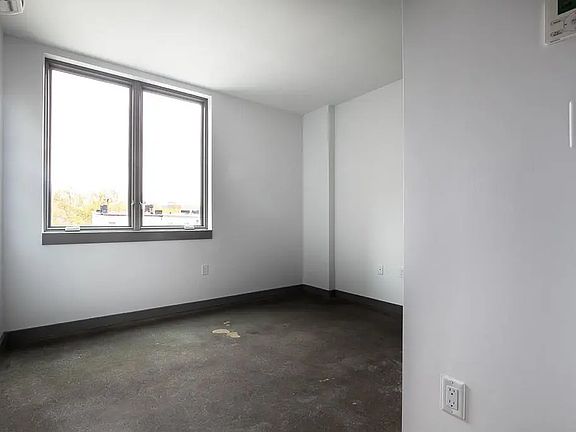 3rd image of 410 Tompkins Ave #3H