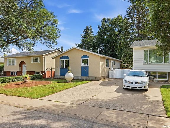 2nd image of 254 McMaster CRESCENT