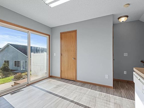 5th image of 4823 Elm Dr N Unit 5
