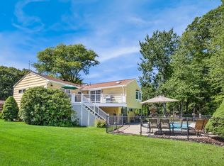 12 Carpenter Rd, Lynnfield, MA 01940