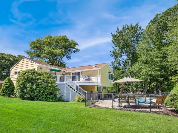 12 Carpenter Rd, Lynnfield, MA 01940