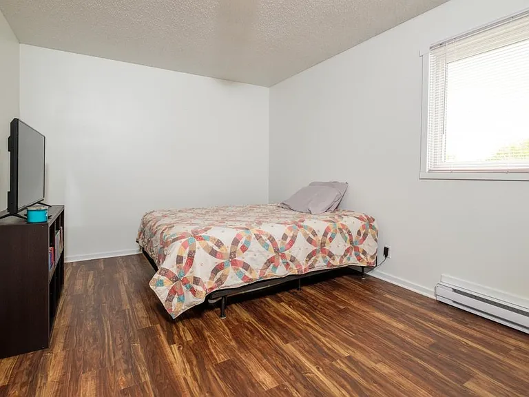 102 Oak Blvd — Photo 5