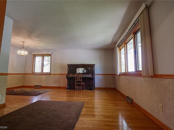 4th image of 9307 Munich Dr