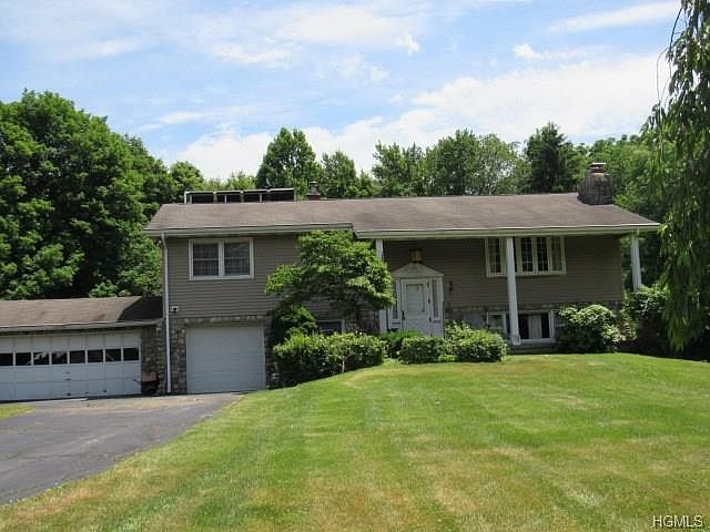 1st image of 6 Shadowood Ln
