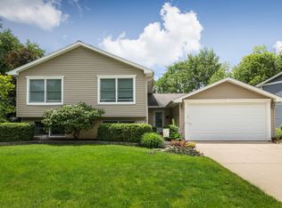 315 W Braeside Dr, Arlington Heights, IL 60004