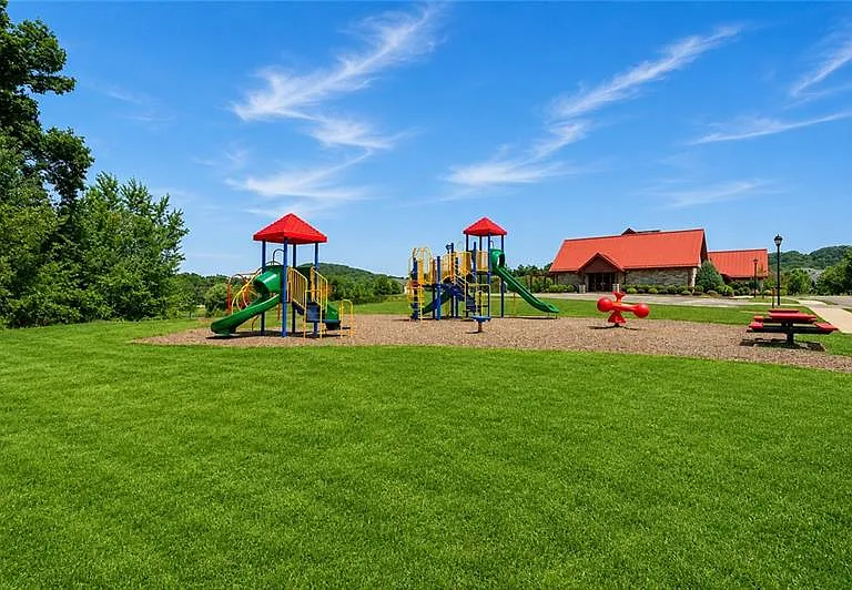 335 Osona Ln — Photo 44