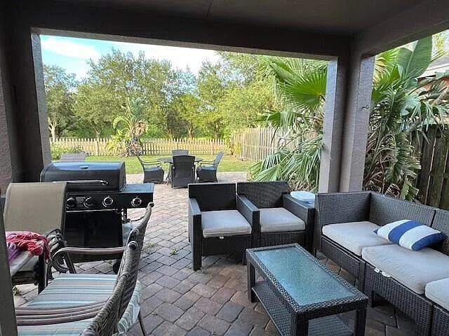 144 Blue Grotto Dr — Photo 3