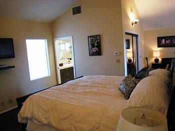 4th image of 7004 Pacific View Dr