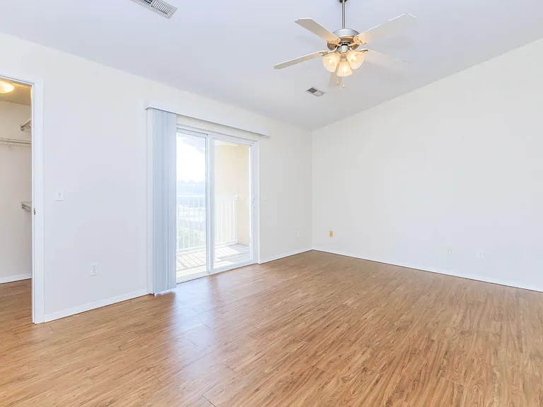 Sandstone Heights Apartments Studio Living Room